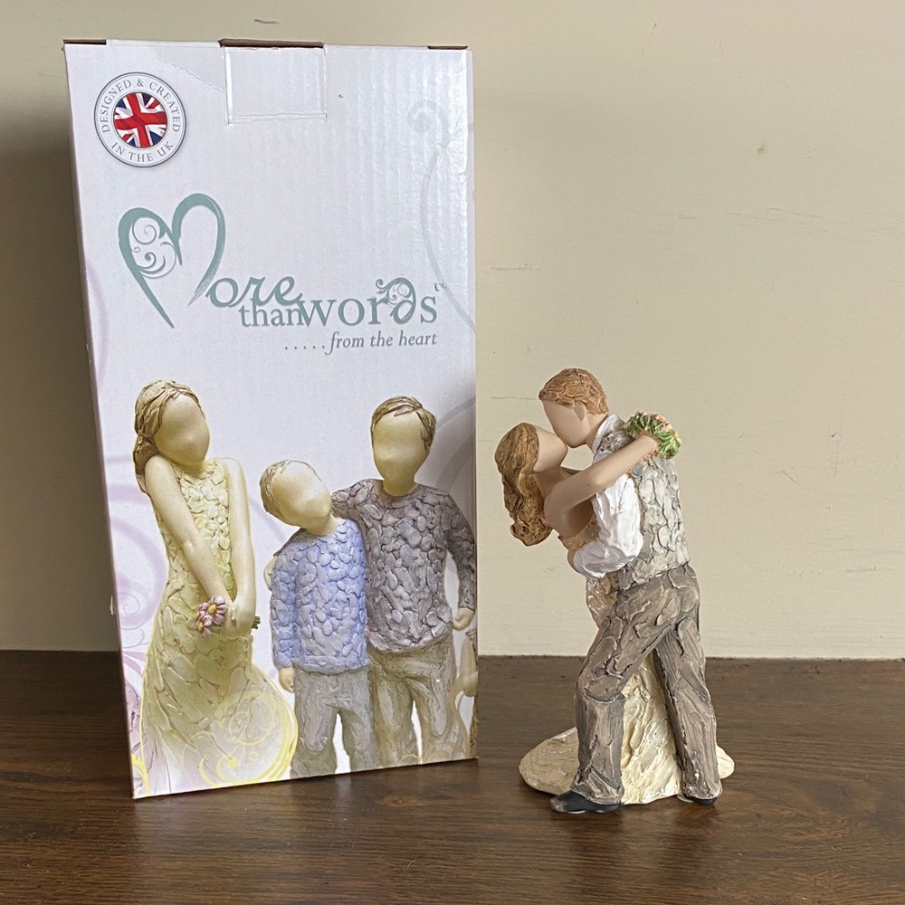 Romantic Wedding Couple Figurine - Picture 3 of 3